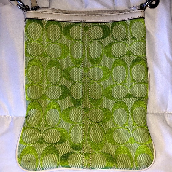 COACH CROSSBODY BAG PURSE CLUTCH NEW CONDITION GREEN W/ OFF WHITE STRAP WOMENS ! - Picture 4 of 8